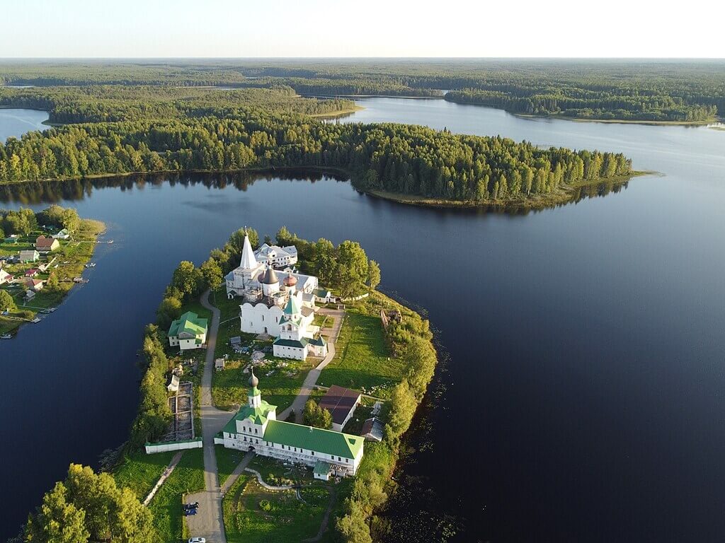  Ансамбль Антониево-Сийского монастыря. Фото: Александр Антонов гугл-картовский, CC BY-SA 4.0 https://creativecommons.org/licenses/by-sa/4.0, via Wikimedia Commons