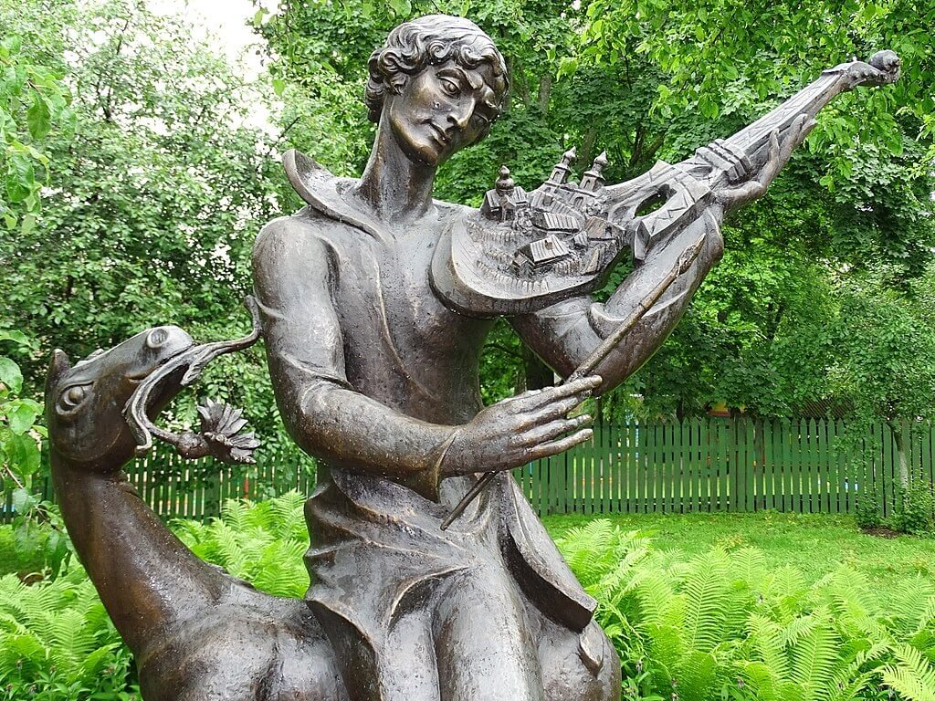 Sculpture of Marc Chagall - Outside Chagall House. Фото: Adam Jones from Kelowna, BC, Canada, CC BY-SA 2.0 https://creativecommons.org/licenses/by-sa/2.0, via Wikimedia Commons