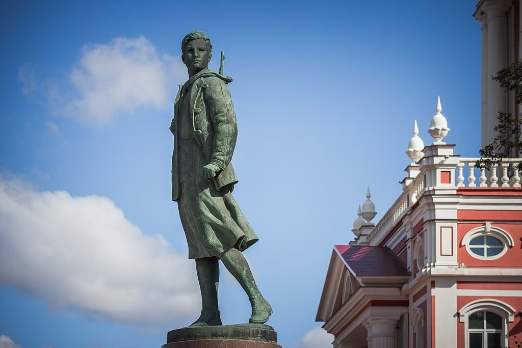 Памятник З.А. Космодемьянской. Фото: Alexander Novikov, CC BY-SA 4.0 https://creativecommons.org/licenses/by-sa/4.0, via Wikimedia Commons