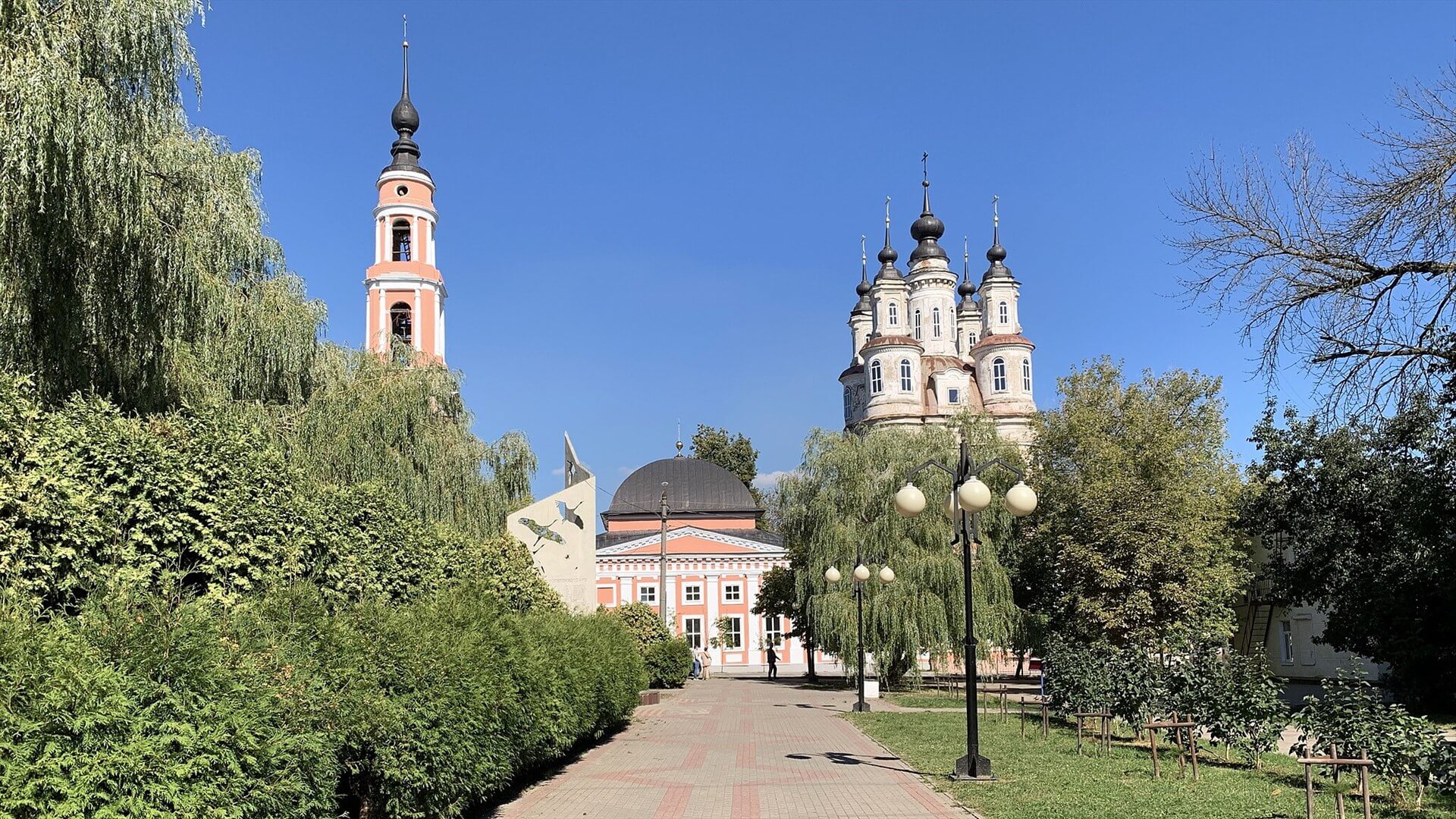 Церковь Космы и Дамиана. Фото: Sergey Sebelev, CC BY-SA 4.0 https://creativecommons.org/licenses/by-sa/4.0, via Wikimedia Commons