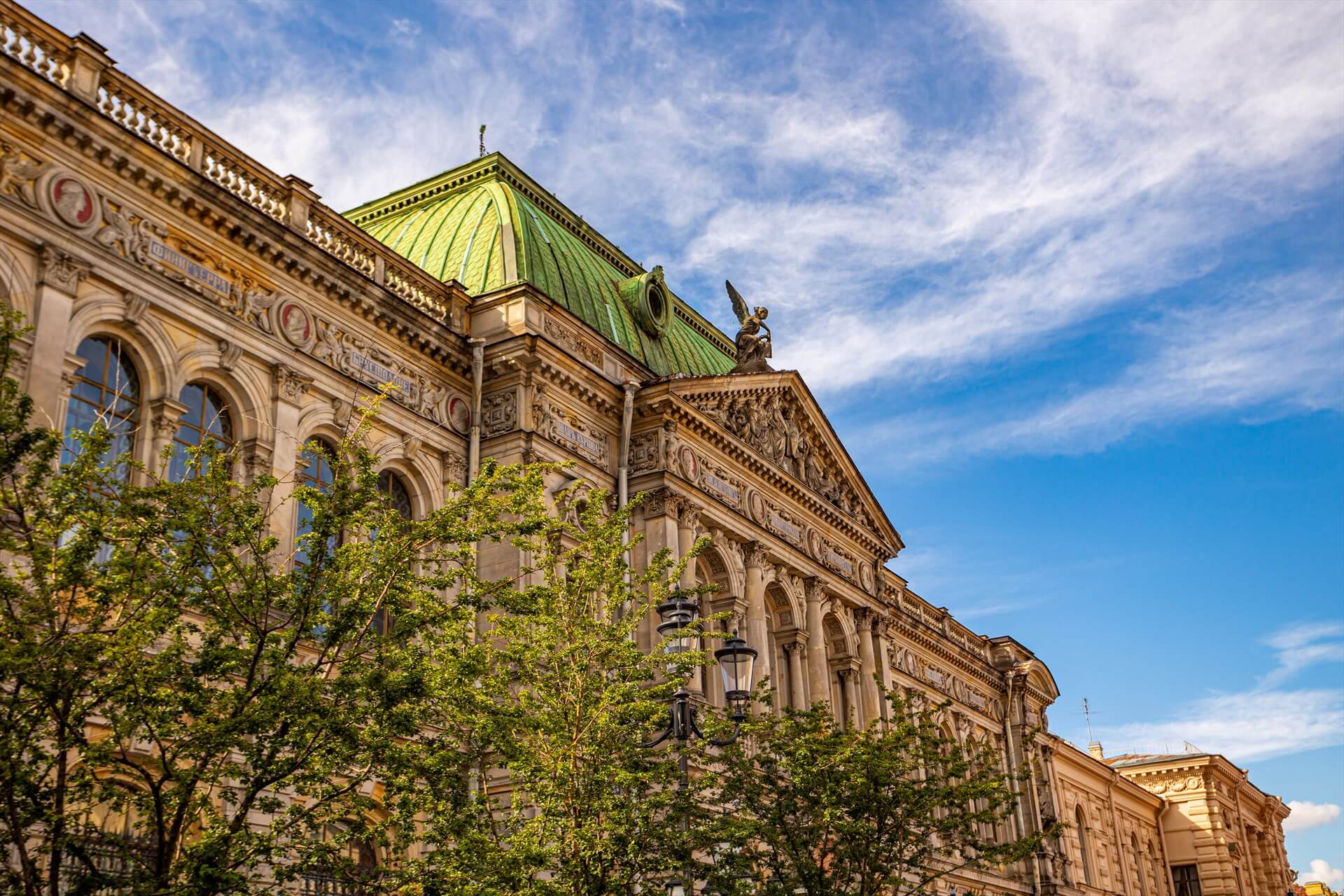ГТИБ. Музей прикладного искусства Санкт-Петербургской государственной художественно-промышленной академии имени А. Л. Штиглица