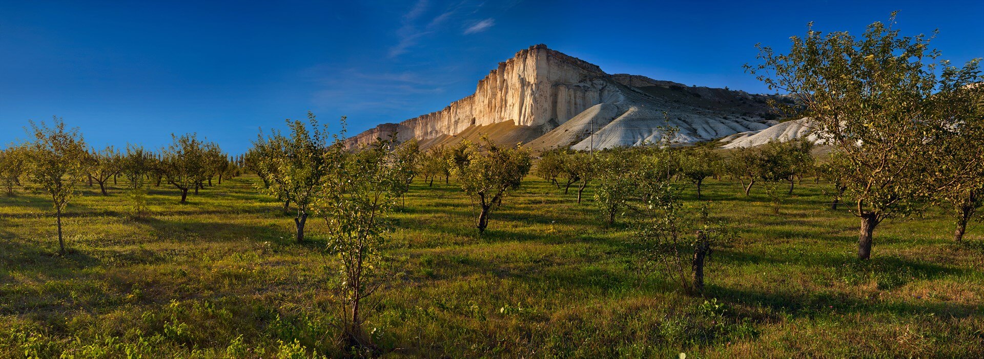 Белая скала (Ак-кая). Фото: AxeL M, CC BY-SA 4.0 https://creativecommons.org/licenses/by-sa/4.0, через Викисклад