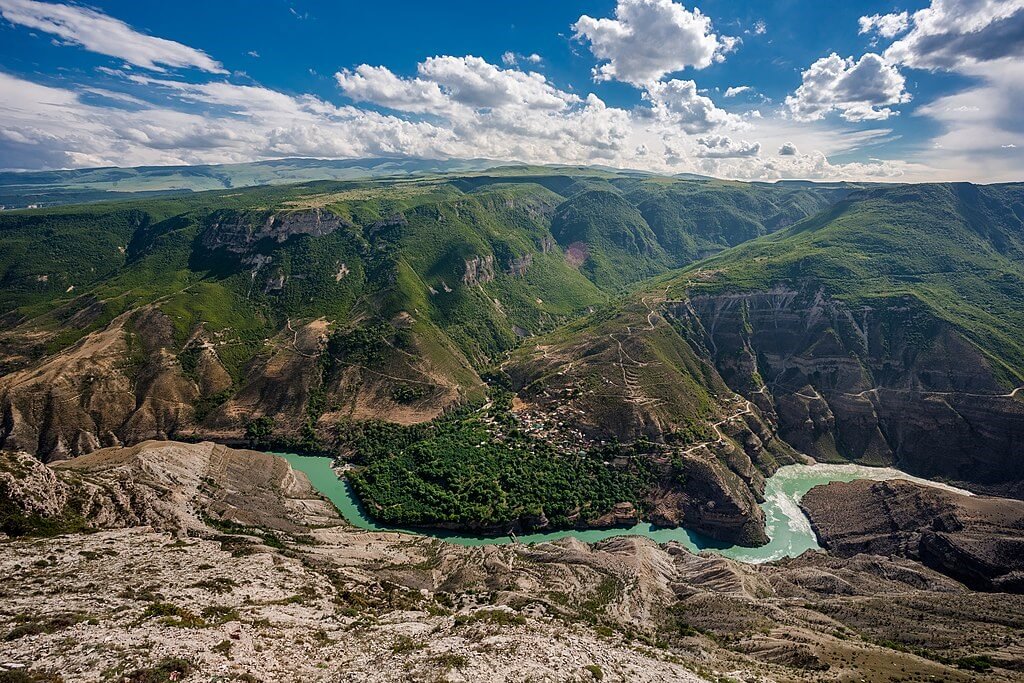 Сулакский каньон. Фото: Русский:  Соболев АлександрEnglish:  Sobolev Alexander, CC BY-SA 4.0 https://creativecommons.org/licenses/by-sa/4.0, via Wikimedia Commons