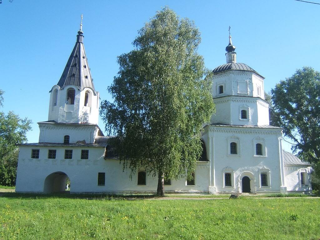 Музей А. Н. Радищева. Спасо-Преображенская церковь. XVIII век. Фото: AAA333, CC0, via Wikimedia Commons