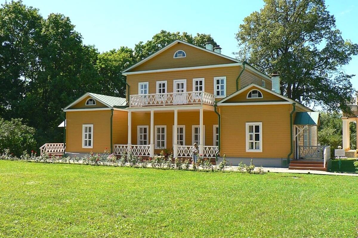 Усадьба Лермонтова. st@lker, CC BY 3.0 https://creativecommons.org/licenses/by/3.0, via Wikimedia Commons