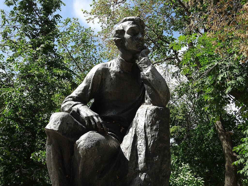 Памятник В.Г. Белинскому. Фото: Anastasia Galyamicheva, CC BY-SA 4.0 https://creativecommons.org/licenses/by-sa/4.0, via Wikimedia Commons
