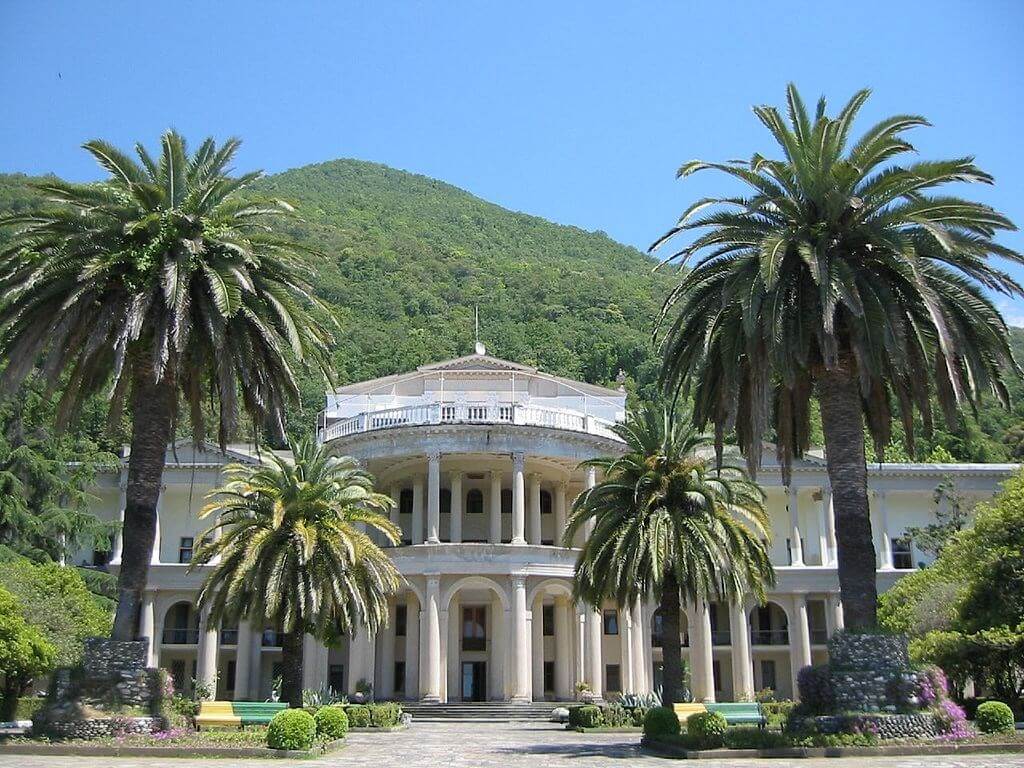 Фото: VascoPlanet Abkhazia photography Vyacheslav Argenberg, CC BY 2.0 https://creativecommons.org/licenses/by/2.0, via Wikimedia Commons